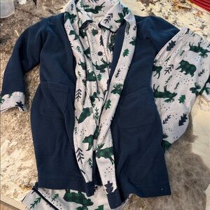 Kids flannel Pajamas and robe with Green, Gray and navy Forest Print Christmas